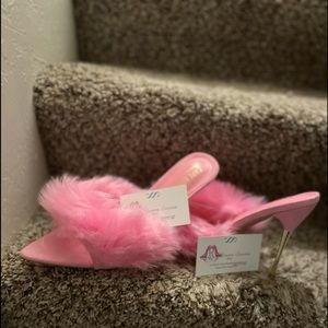 Ladies Pink Fur slippers